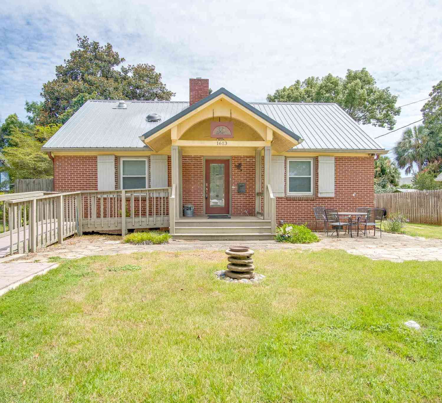 Homes For Rent - 1613 E Jordan St<br/> Pensacola, FL 32503