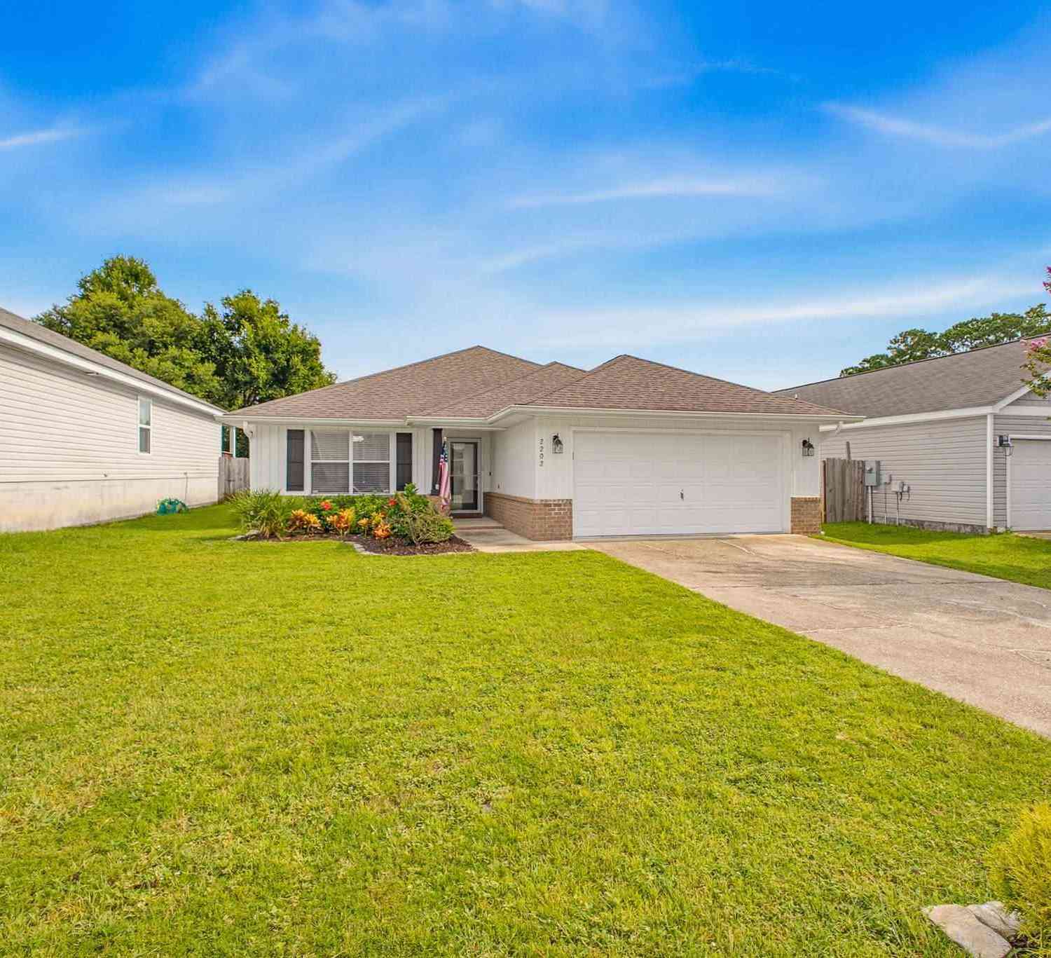 Homes For Sale - 2202 Waltham St<br/> Pensacola, FL 32505