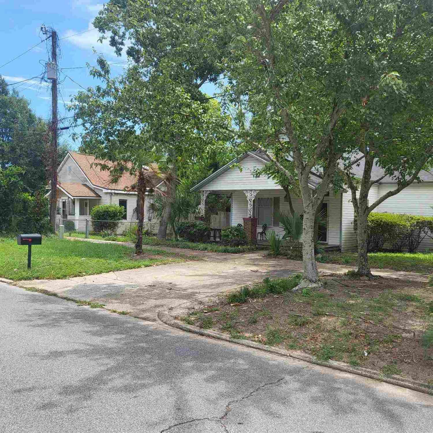 Homes For Sale - 1301/1305 E La Rua St<br/> Pensacola, FL 32501
