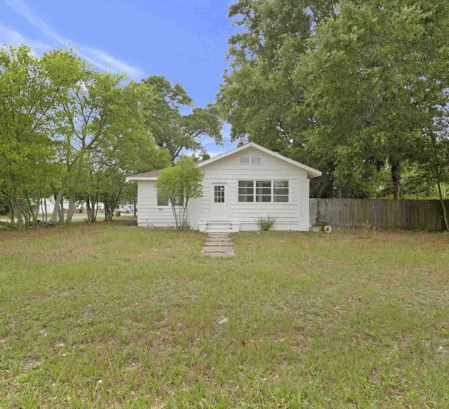 Homes For Rent - 1322 Wisteria Ave<br/> Pensacola, FL 32507