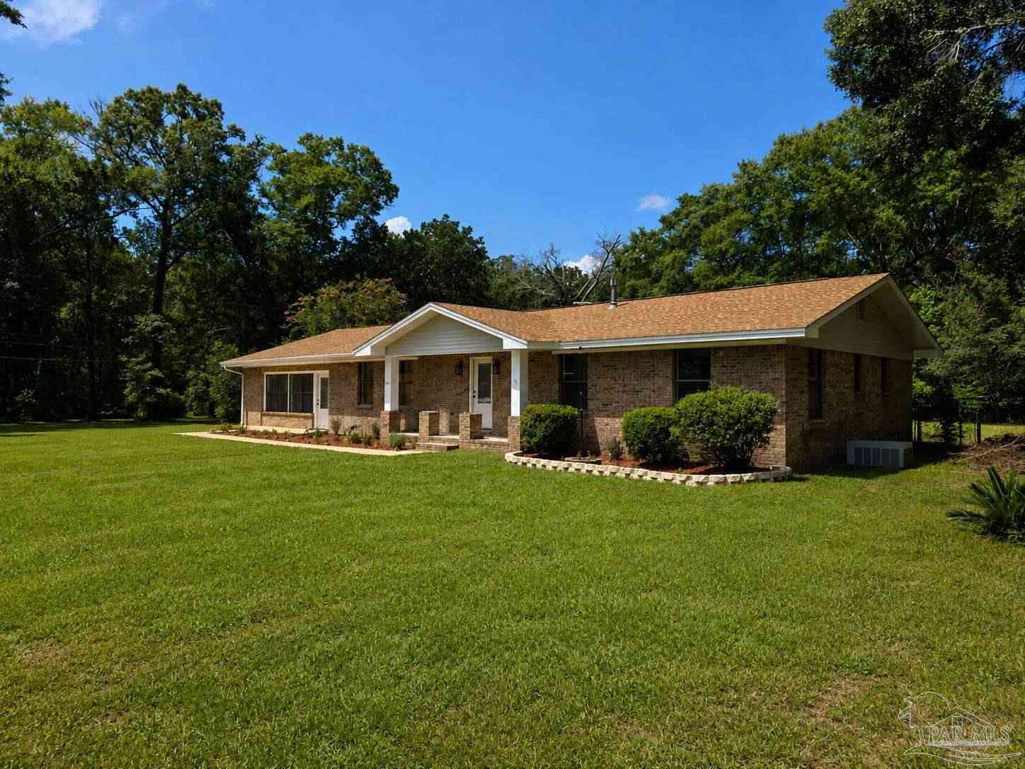 Homes For Sale - 4301 Pace Ln<br/> Milton, FL 32571