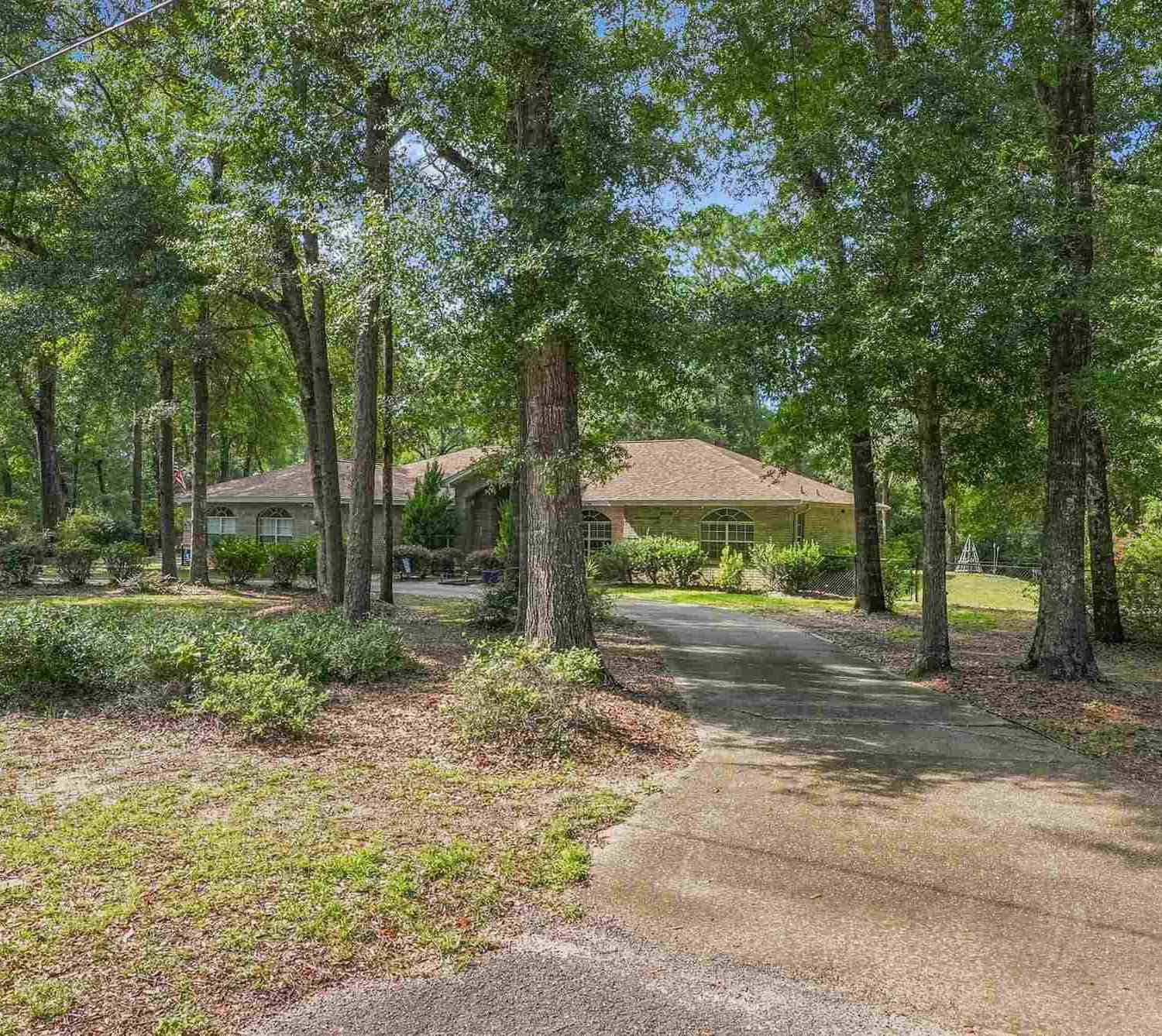 Homes For Sale - 6932 Summit Pl<br/> Milton, FL 32570