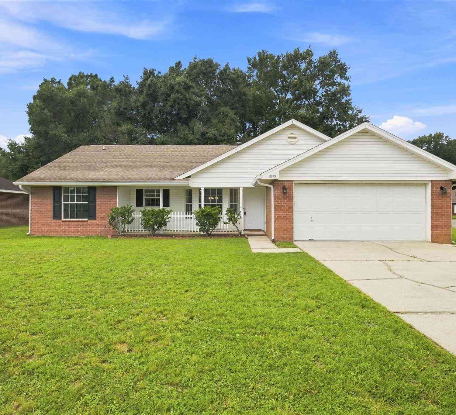 Homes For Sale - 5579 Sweetbirch Ln<br/> Milton, FL 32583