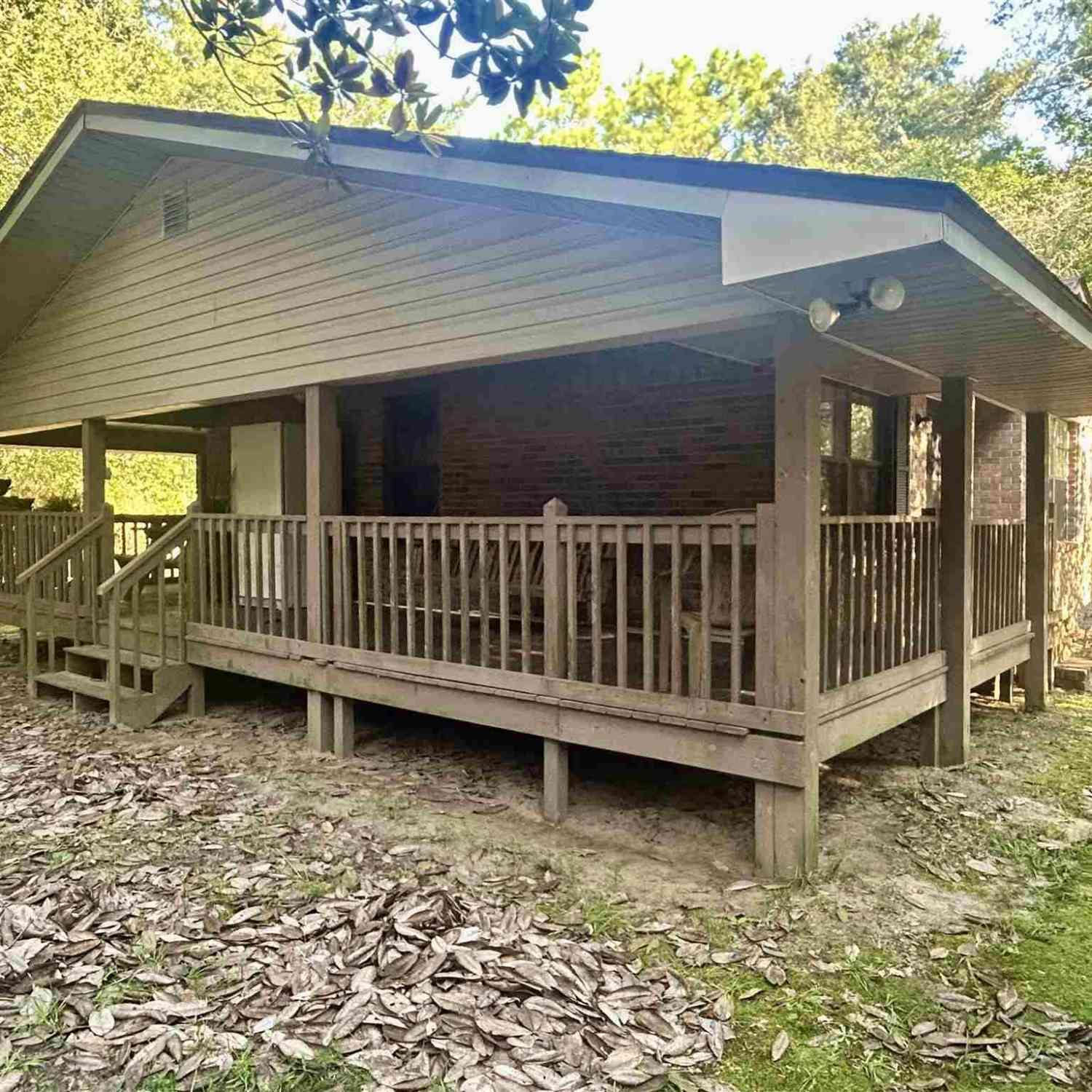 Homes For Sale - 10100 Pond Rd<br/> Milton, FL 32583