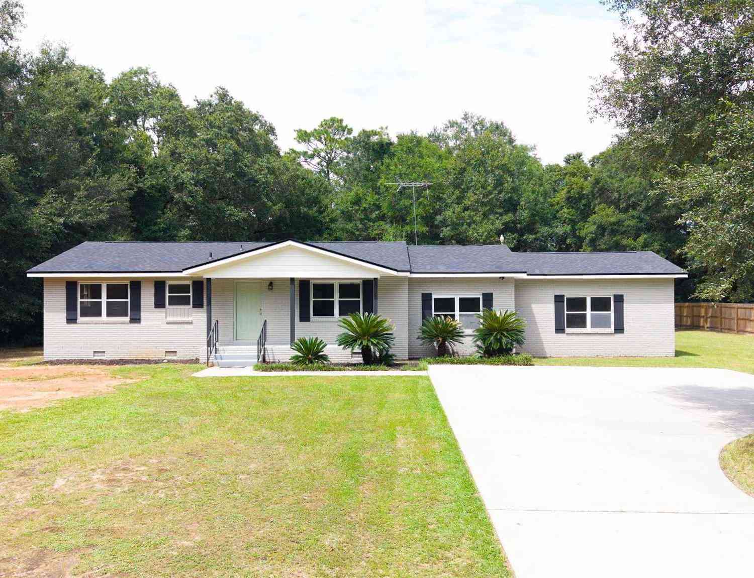 Homes For Sale - 3920 Ranch Rd<br/> Pace, FL 32571