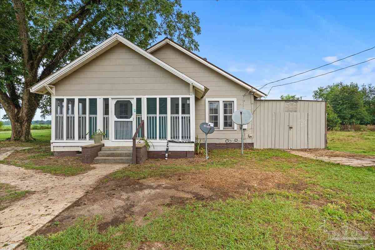 Homes For Sale - 6700 Camp Henderson Rd<br/> Jay, FL 32565