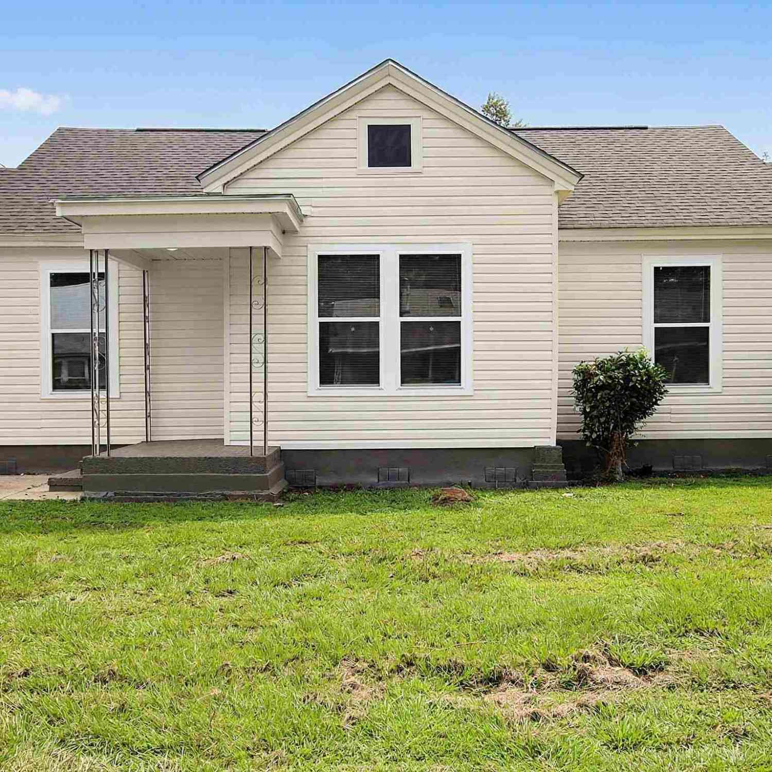 Homes For Sale - 103 Forest Ave<br/> Atmore, AL 36502
