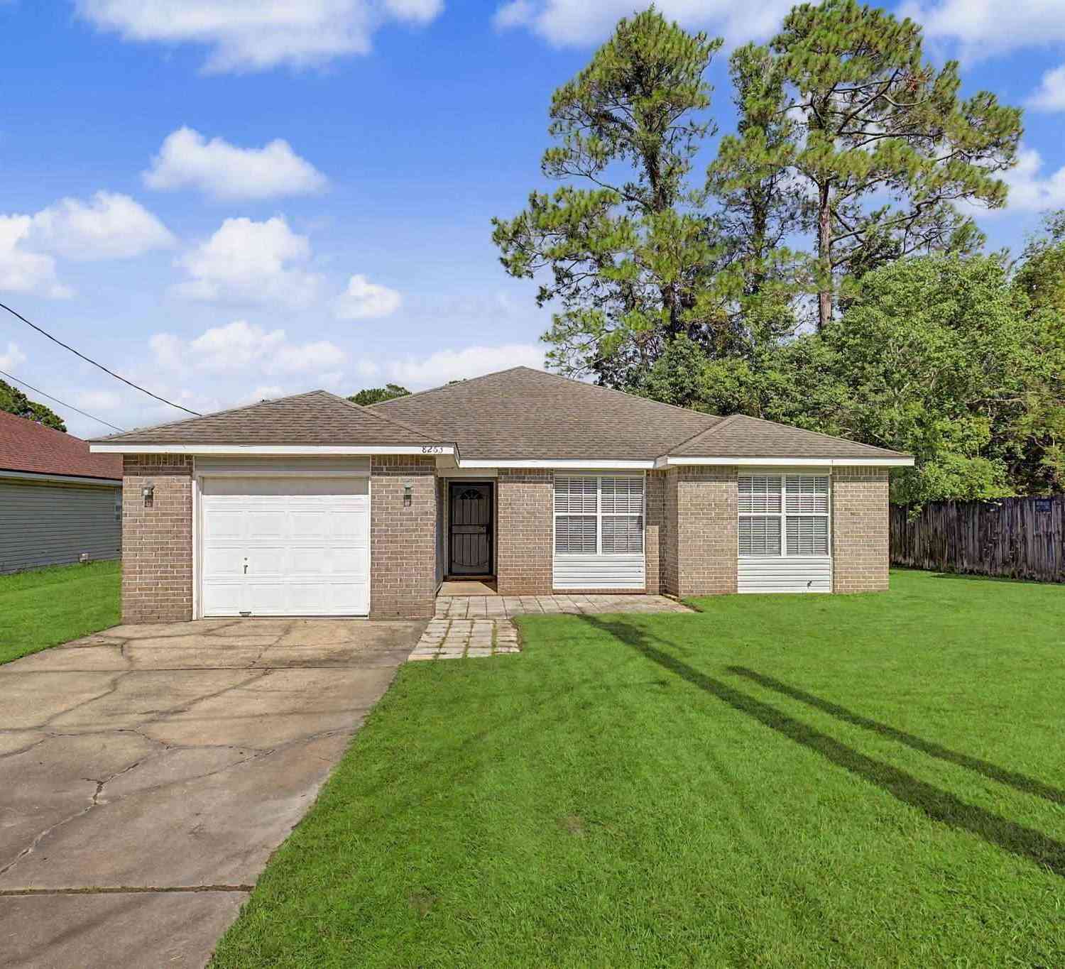 Homes For Sale - 8263 Continental Ct<br/> Pensacola, FL 32506
