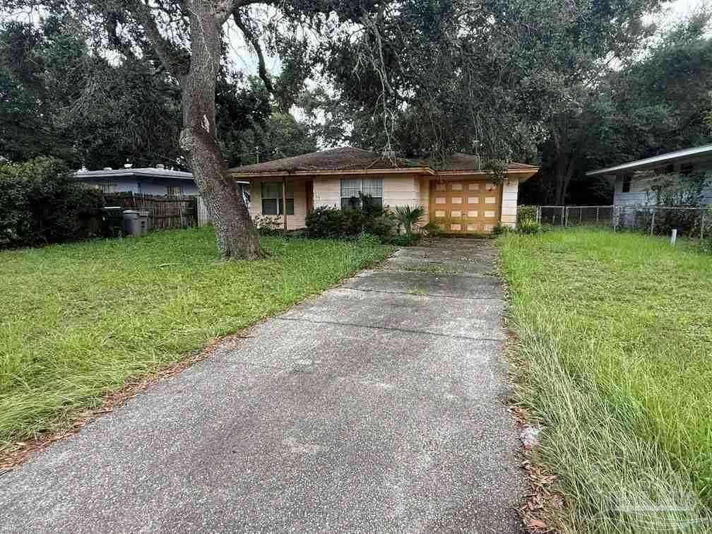 Homes For Sale - 15 Halsey Dr<br/> Pensacola, FL 32507