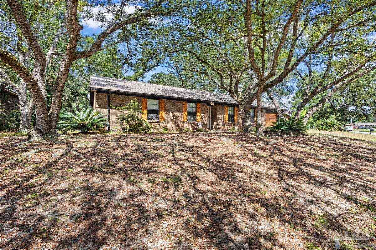 Homes For Sale - 8191 Sedgefield Dr<br/> Pensacola, FL 32507