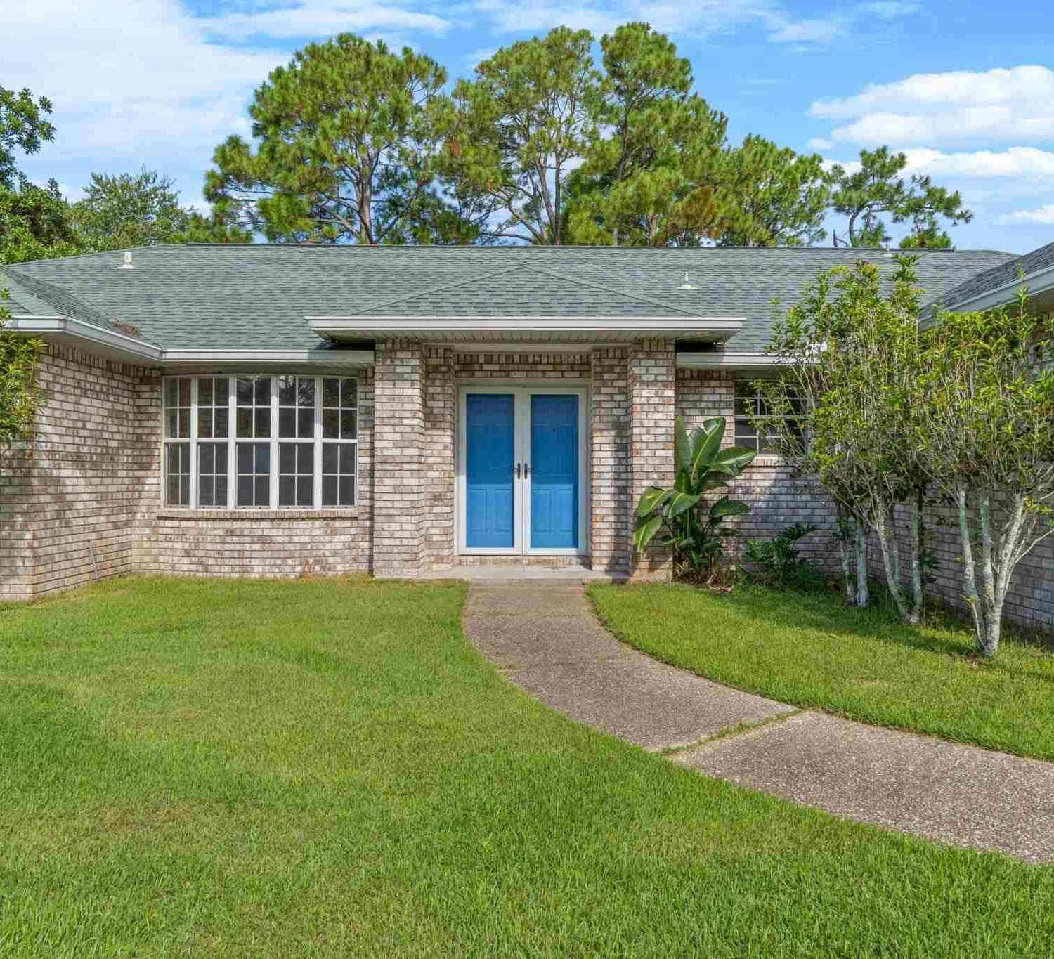 Homes For Sale - 5007 Shoshone Dr<br/> Pensacola, FL 32507