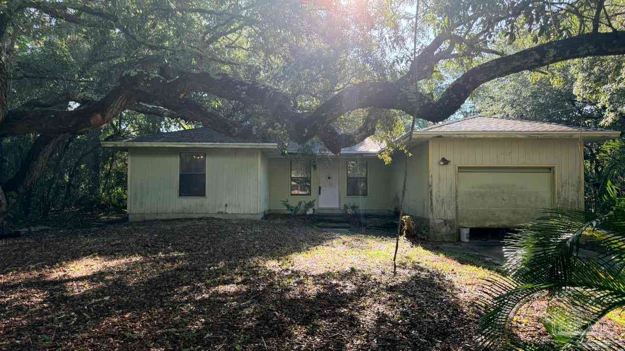 Homes For Sale - 1017 Pinetree Dr<br/> Mary Esther, FL 32569