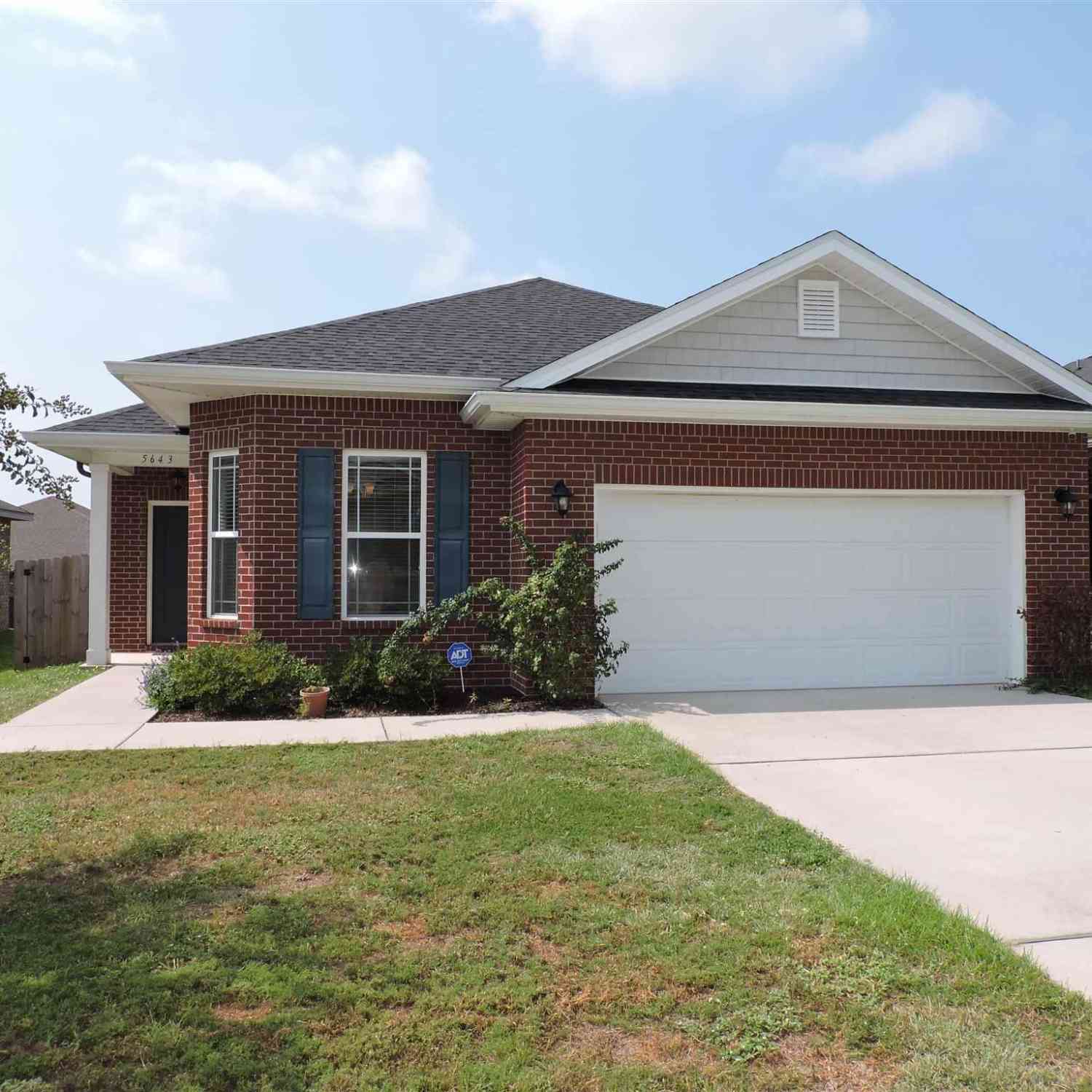 Homes For Rent - 5643 Vendome Ct<br/> Milton, FL 32583