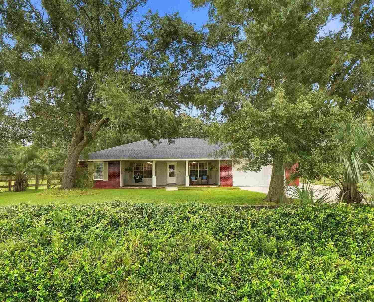 Homes For Sale - 708 Mike Gibson Ln<br/> Milton, FL 32583