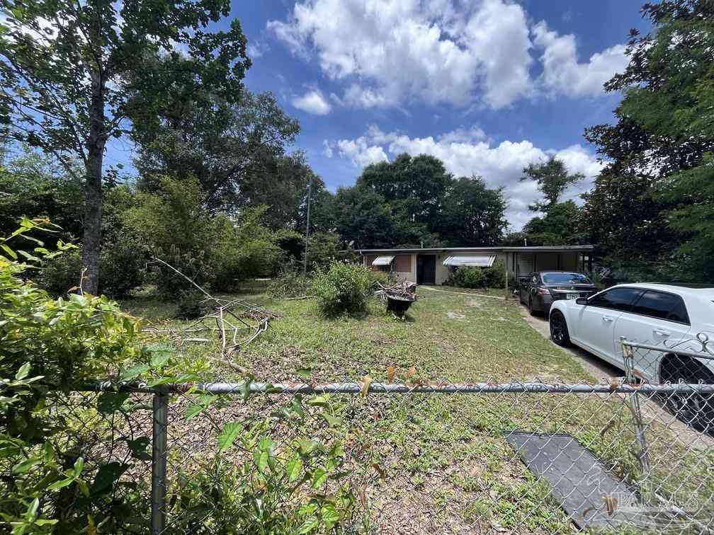 Homes For Sale - 6464 Robin Ave<br/> Milton, FL 32570