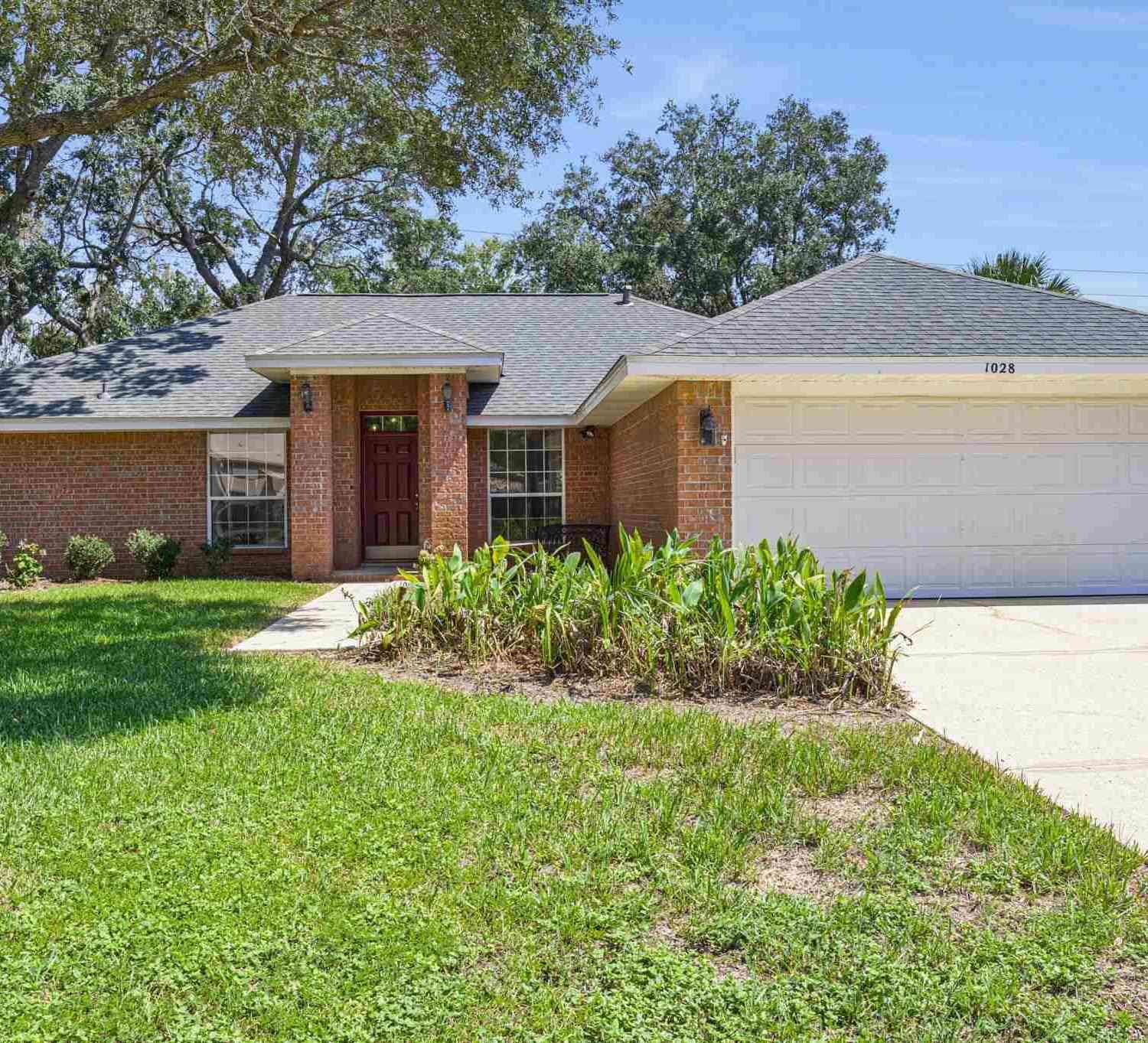 Homes For Sale - 1028 Great Oaks Dr<br/> Gulf Breeze, FL 32563
