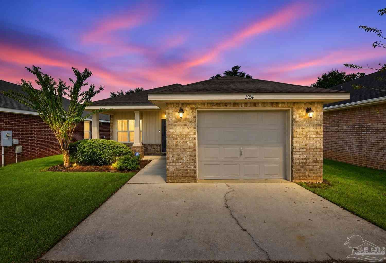 Homes For Sale - 3934 Willow Glen Dr<br/> Pace, FL 32571