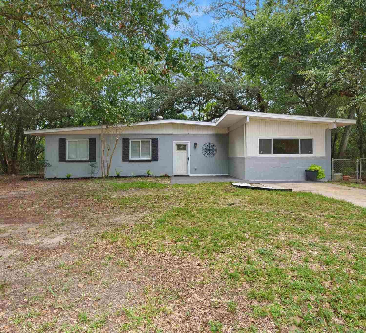 Homes For Sale - 4525 Versailles Dr<br/> Pensacola, FL 32505