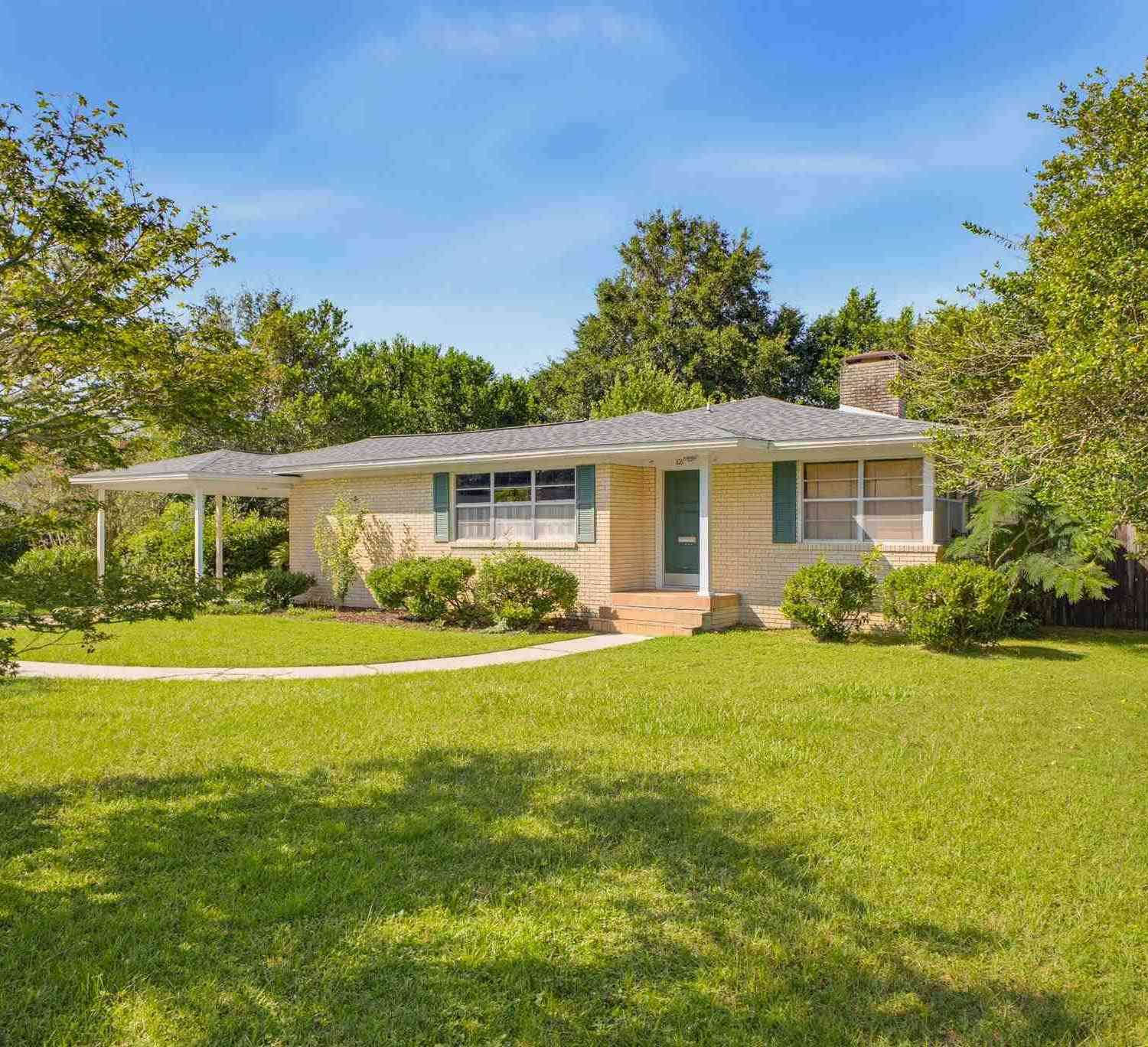 Homes For Sale - 1011 Gerhardt Dr<br/> Pensacola, FL 32503