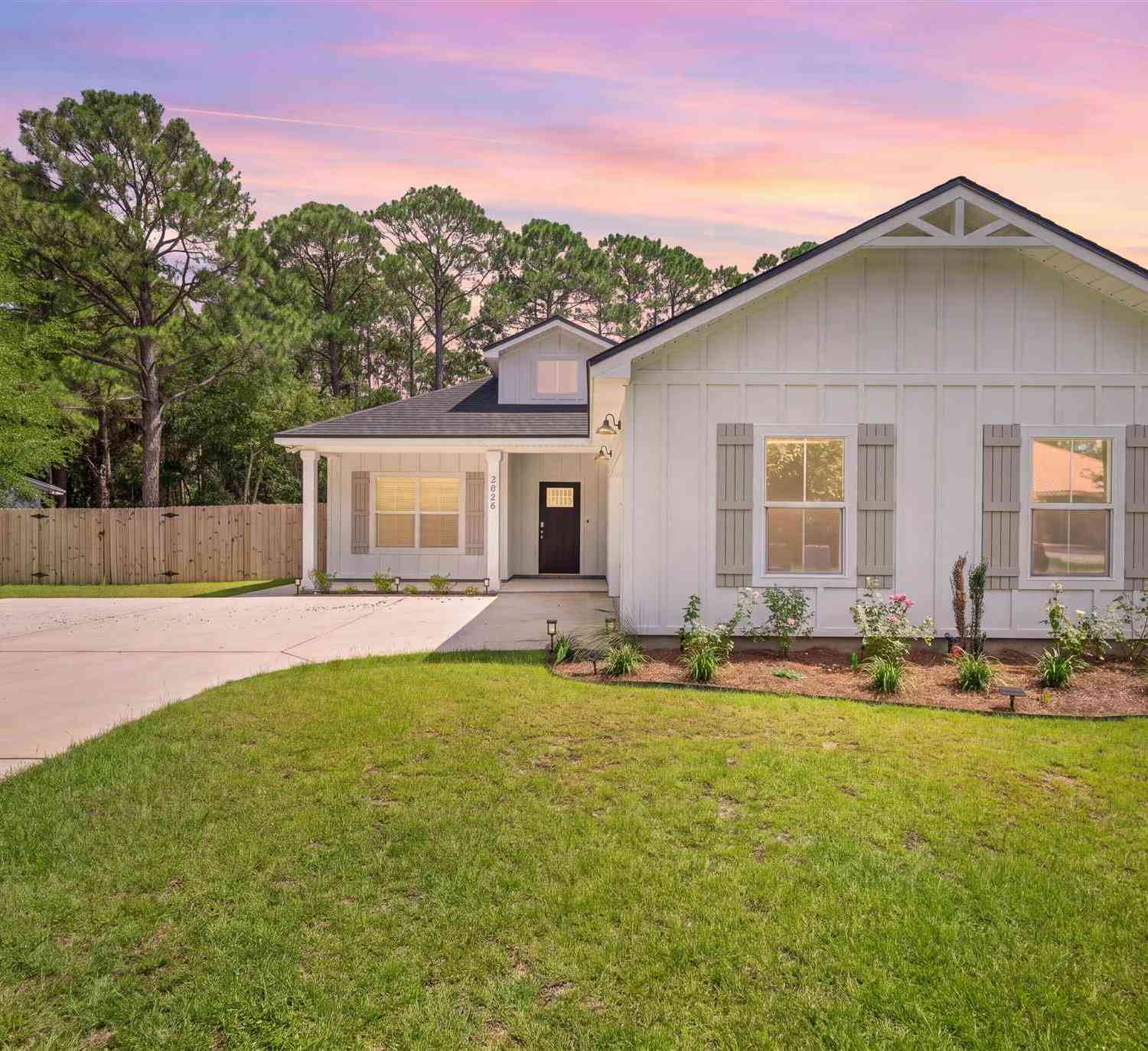 Homes For Sale - 2406 Frontera St<br/> Navarre, FL 32566