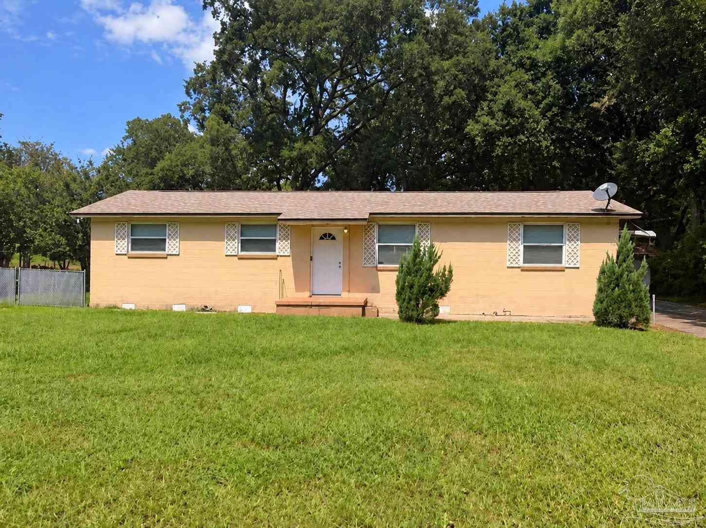 Homes For Sale - 8021 Beaver Cir<br/> Pensacola, FL 32534