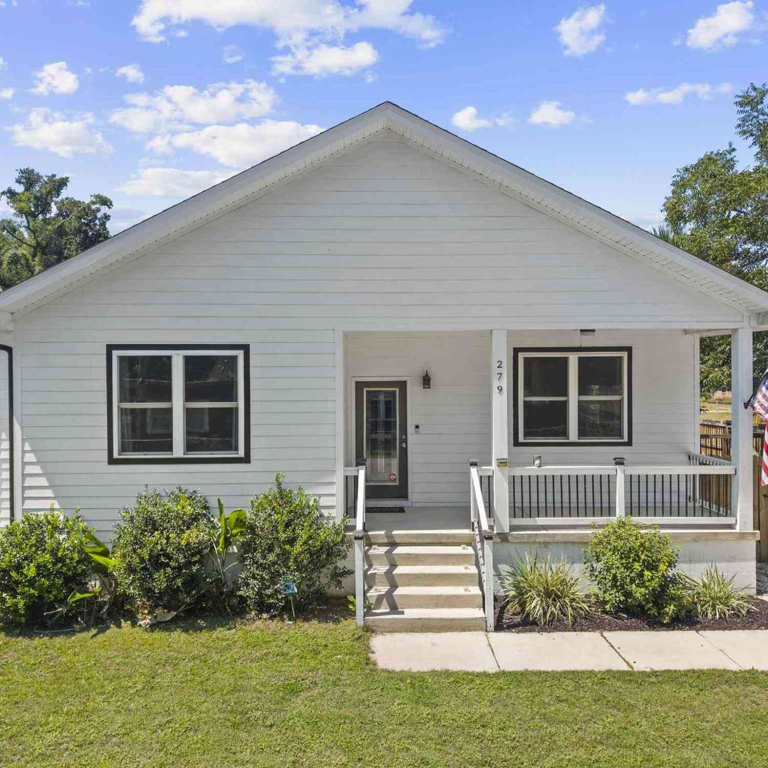Homes For Sale - 279 Seamarge Ln<br/> Pensacola, FL 32507