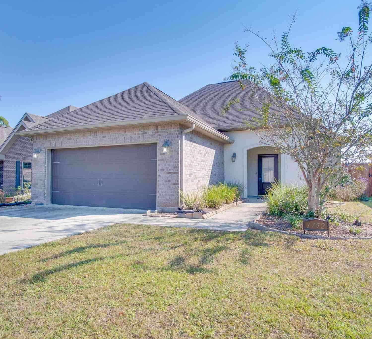 Homes For Rent - 1752 Waterbury Way<br/> Cantonment, FL 32533