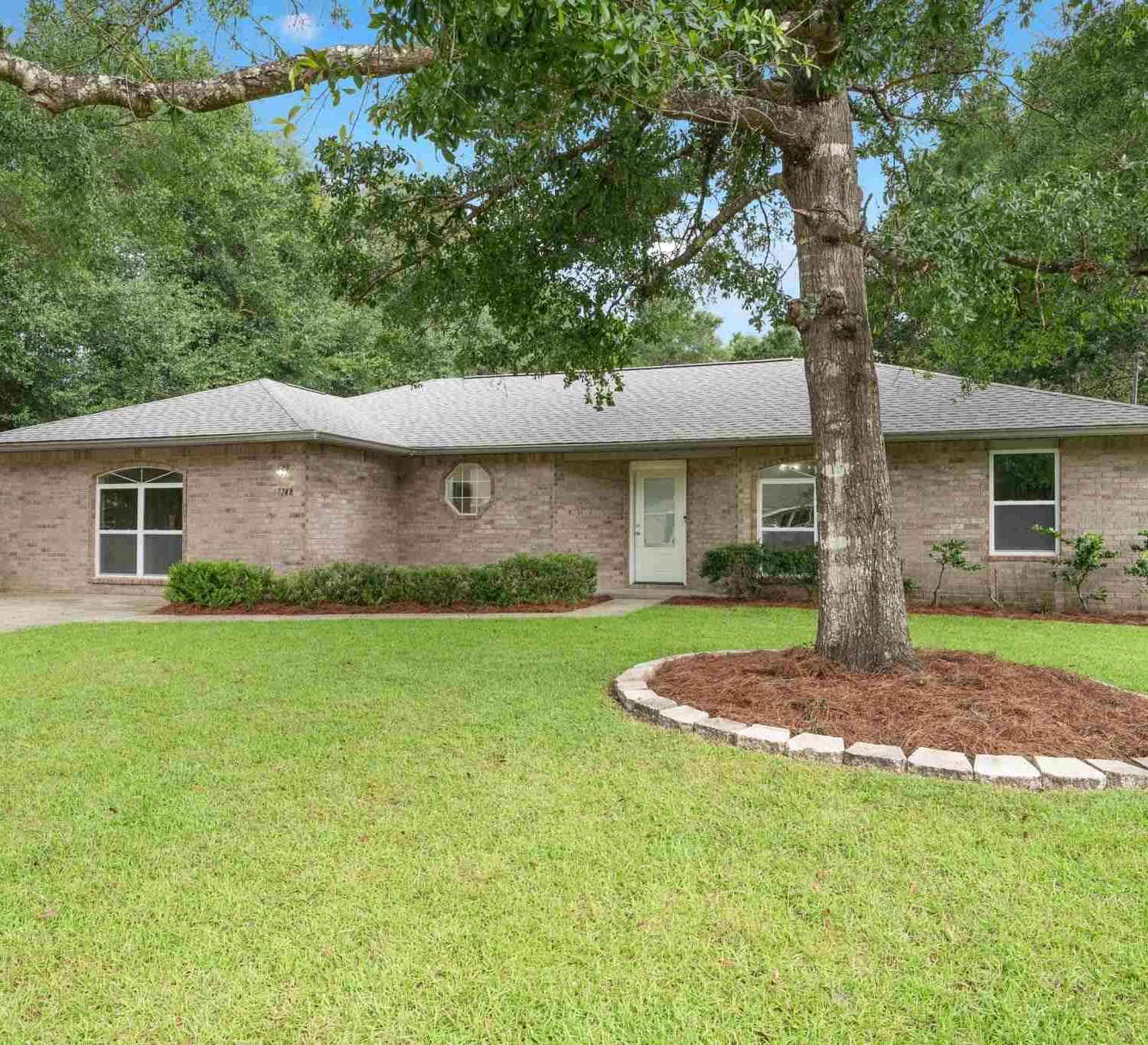 Homes For Sale - 7748 Rustling Pines Dr<br/> Santa Rosa County, Milton, FL 32583