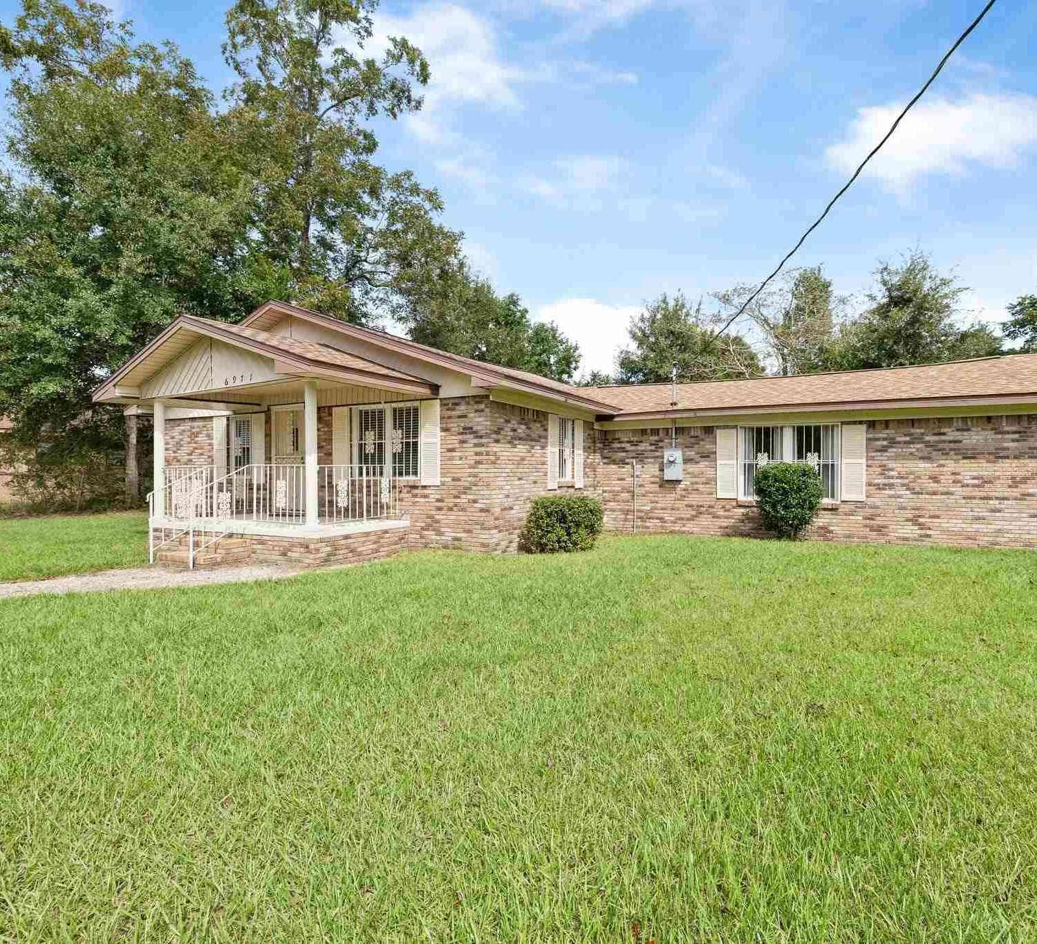 Homes For Sale - 6971 Jefferson Ave<br/> Century, FL 32535