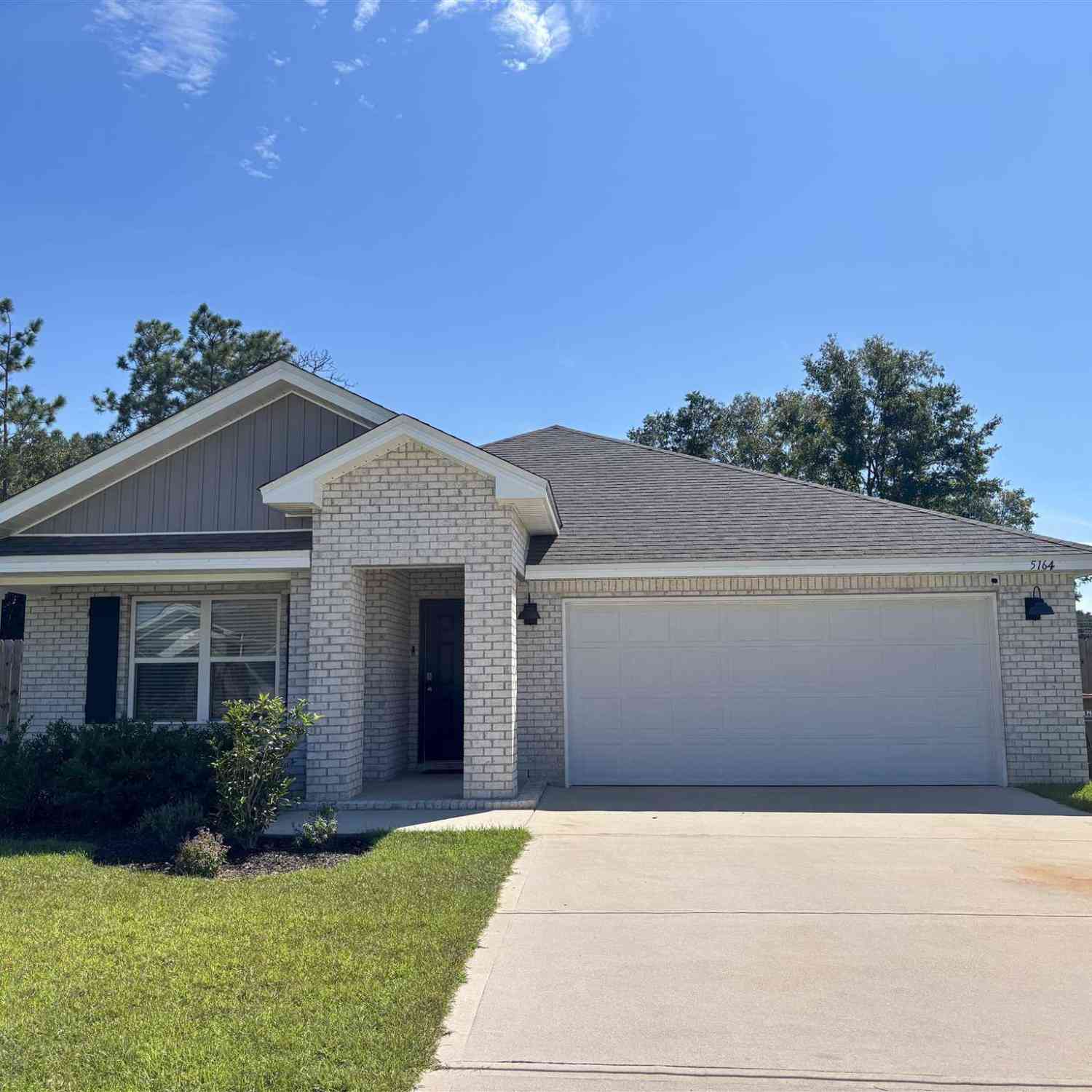 Homes For Sale - 5164 Gaineswood Dr<br/> Milton, FL 32583