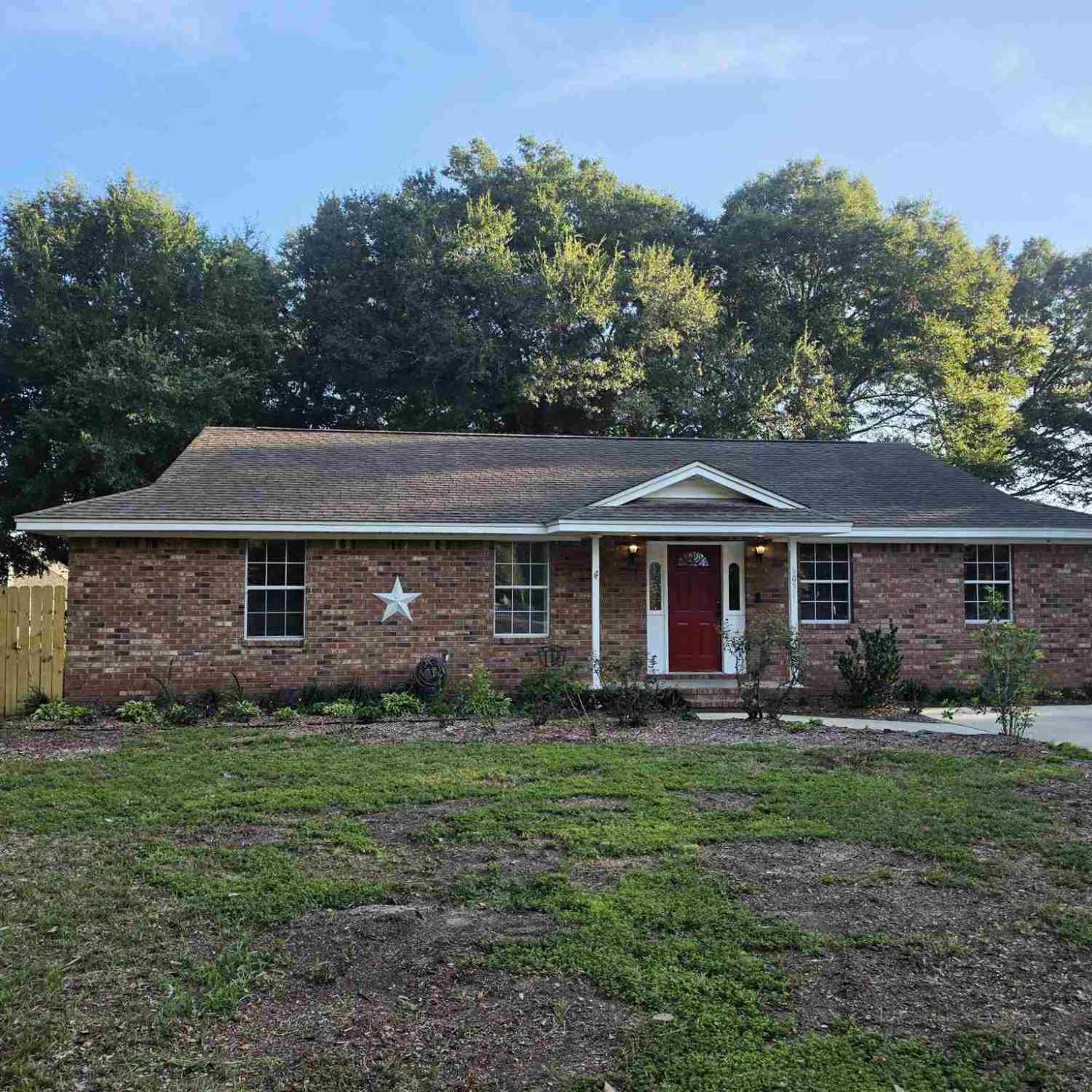 Homes For Sale - 6031 Hamilton Bridge Rd<br/> Milton, FL 32570