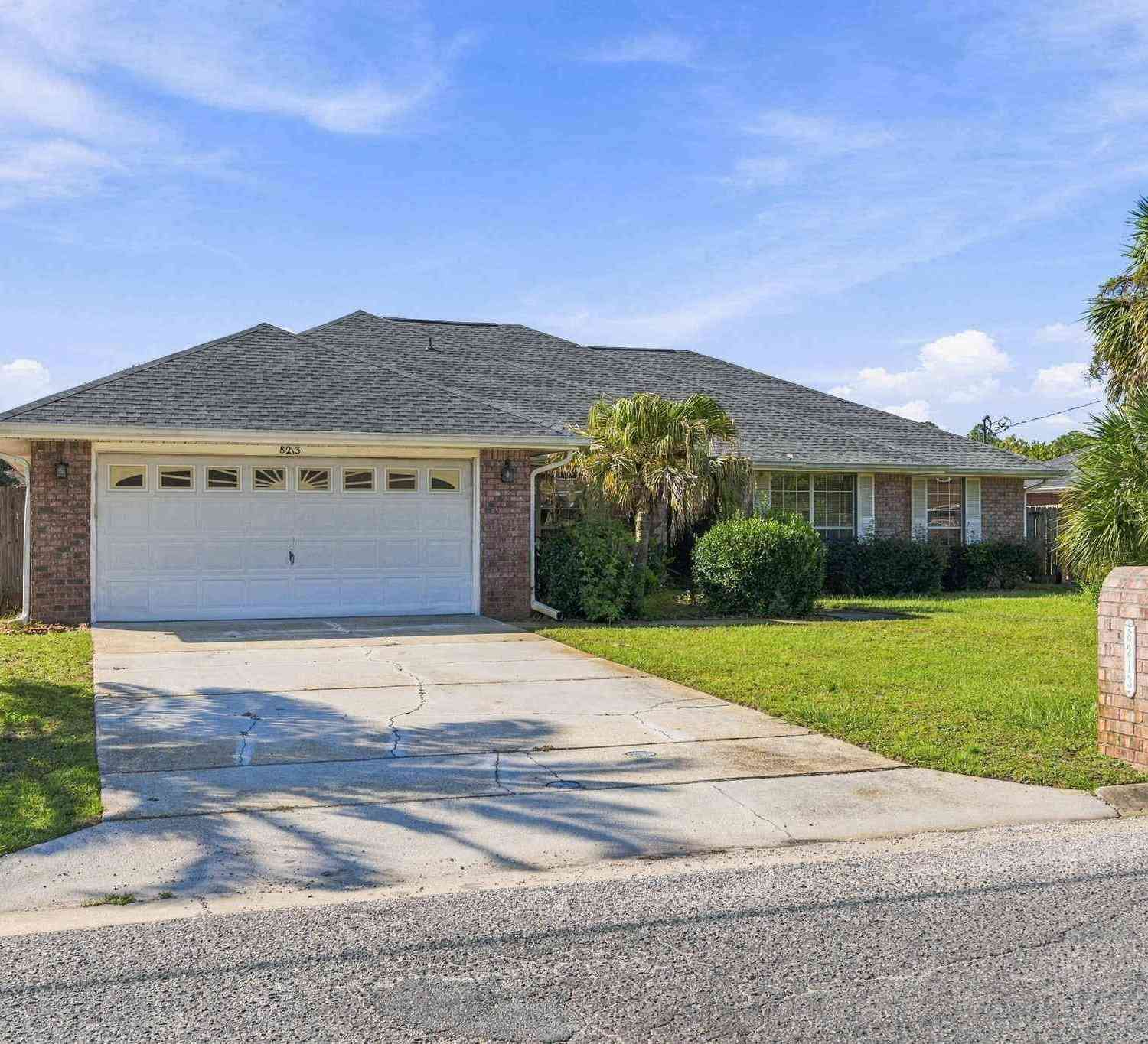 Homes For Sale - 8213 Hartington Dr<br/> Navarre, FL 32566