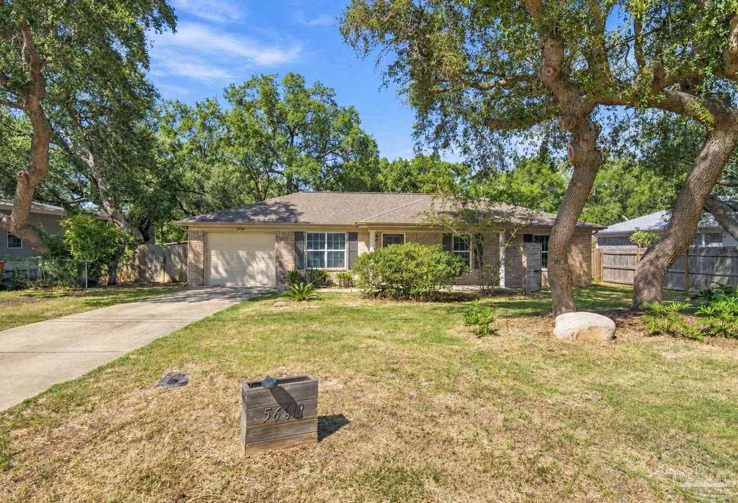 Homes For Sale - 5640 Government Dr<br/> Gulf Breeze, FL 32563