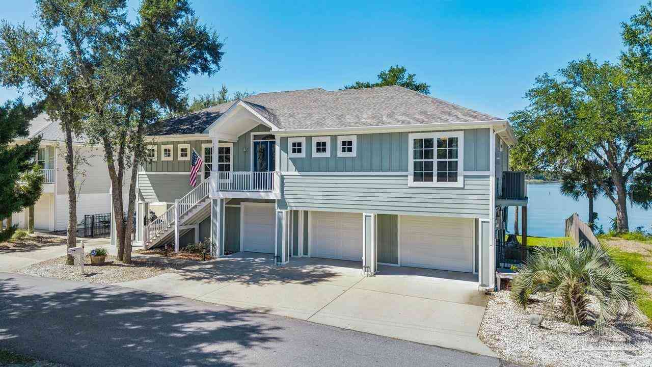 Homes For Sale - 7677 Petersen Pt Rd<br/> Santa Rosa County, Milton, FL 32583