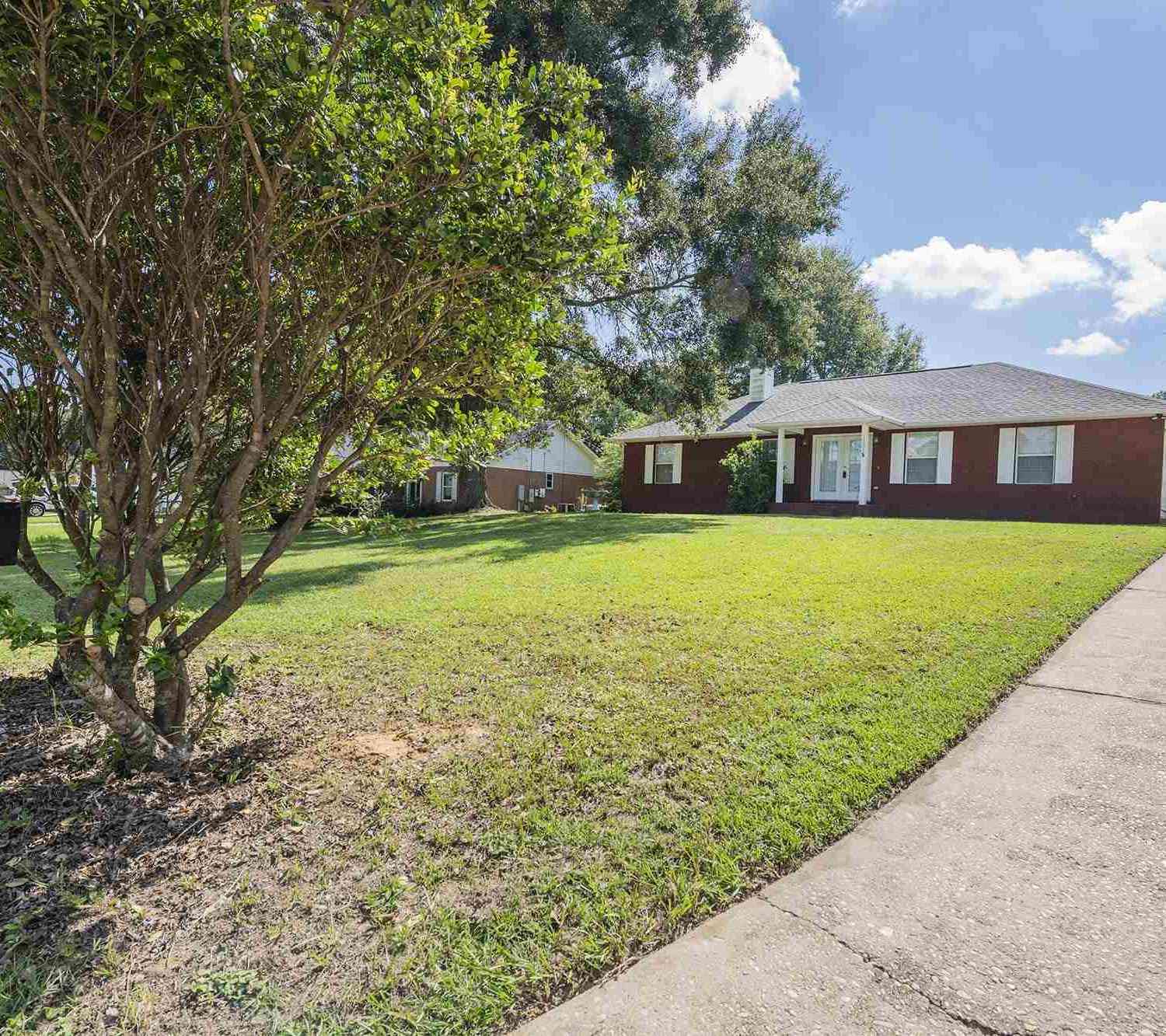 Homes For Sale - 1009 Rachel Cir<br/> Cantonment, FL 32533