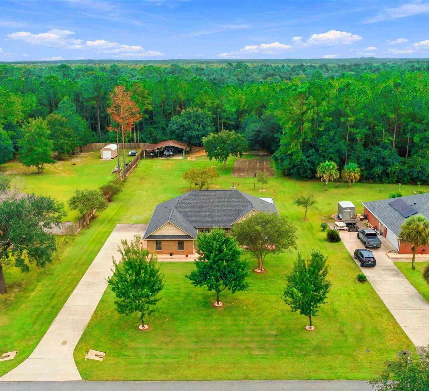 Homes For Sale - 9915 Nichols Lake Rd<br/> Milton, FL 32583