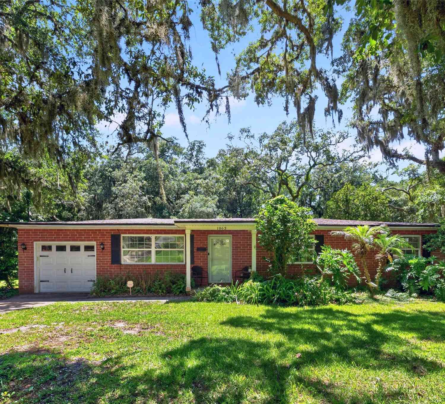 Homes For Sale - 1863 Highland Drive<br/> Fernandina Beach, FL 32034