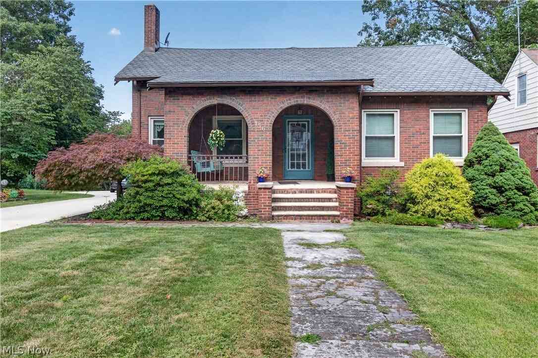 Homes For Sale - 156 Woodhill Drive<br/> Amherst, OH 44001
