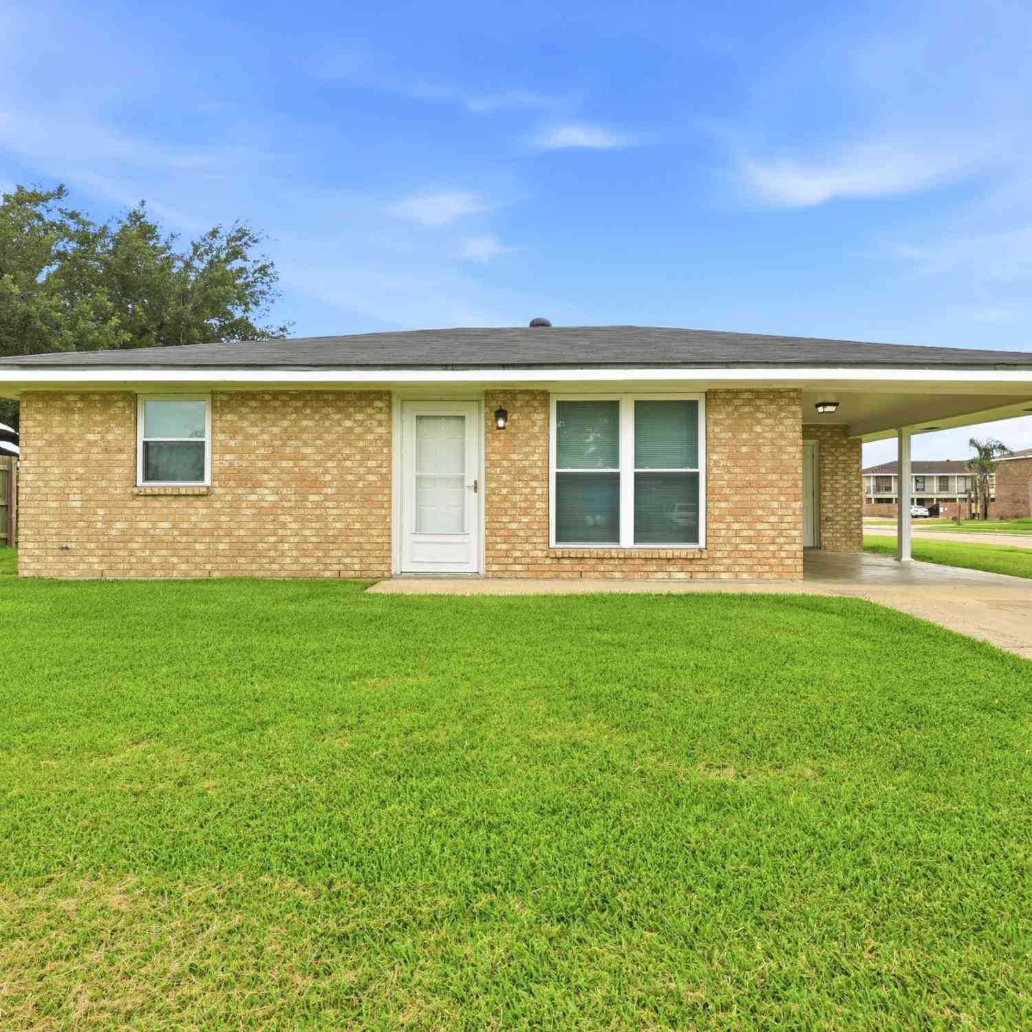 Homes For Sale - 71 Kirkglen Loop<br/> Houma, LA 70363