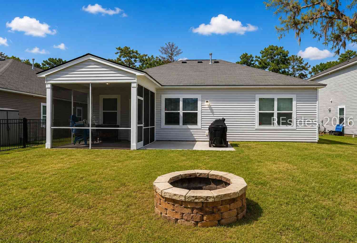 Homes For Sale - 25 Pacolet Lane<br/> Beaufort, SC 29906