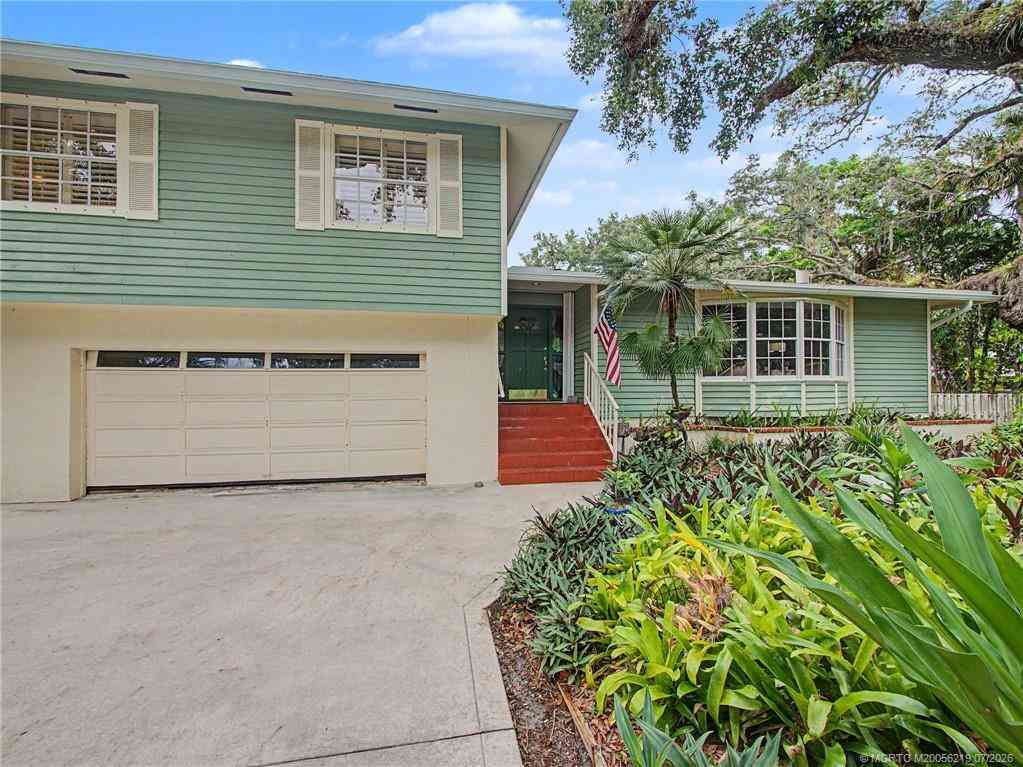 Homes For Sale - 14 Emarita Way<br/> Stuart, FL 34996