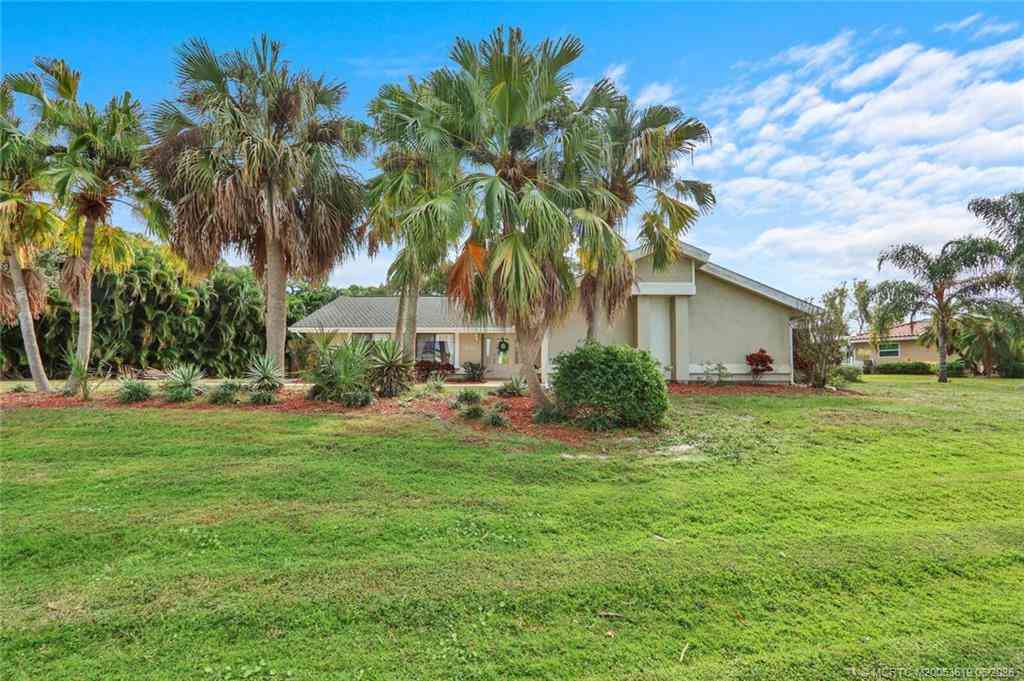 Homes For Sale - 3060 SE Darien Road<br/> Port St. Lucie, FL 34952