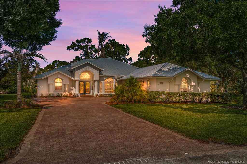 Homes For Sale - 5535 SW Landing Creek Drive<br/> Palm City, FL 34990