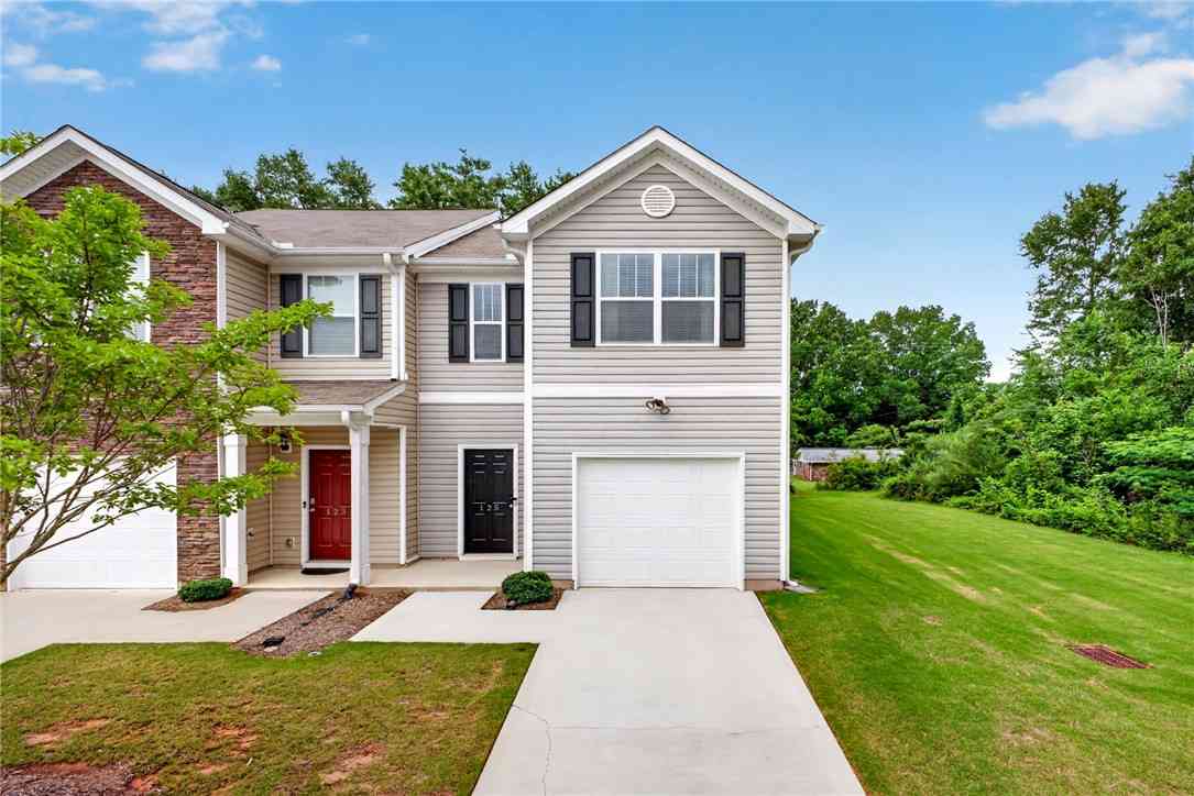 Townhouse For Sale - 125 Southridge Court<br/> Easley, SC 29642