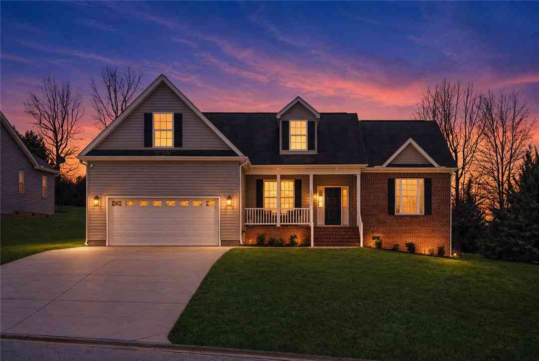 Homes For Sale - 104 Josh Court<br/> Greer, SC 29651