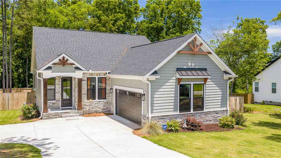 Homes For Sale - 125 Carpenter Road<br/> Anderson, SC 29621