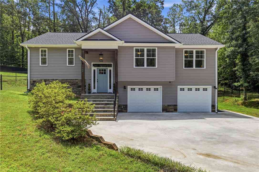 Homes For Sale - 100 Victorian Lane<br/> Seneca, SC 29672
