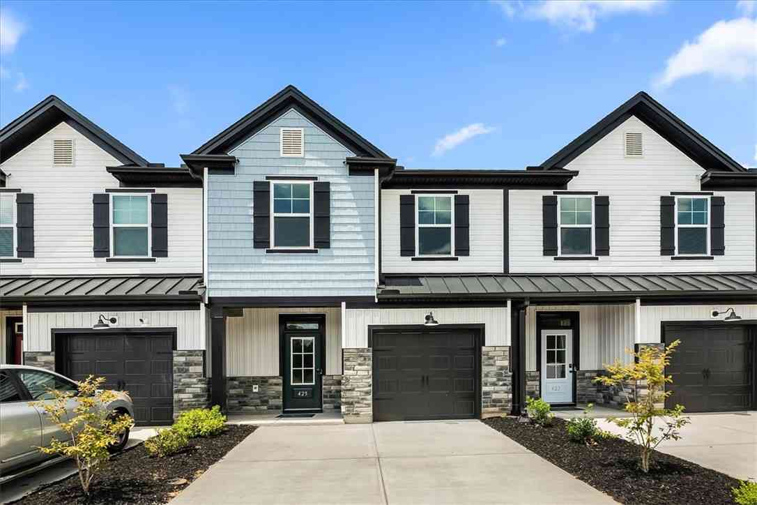 Townhouse For Sale - 425 Belgrove Way<br/> Easley, SC 29640