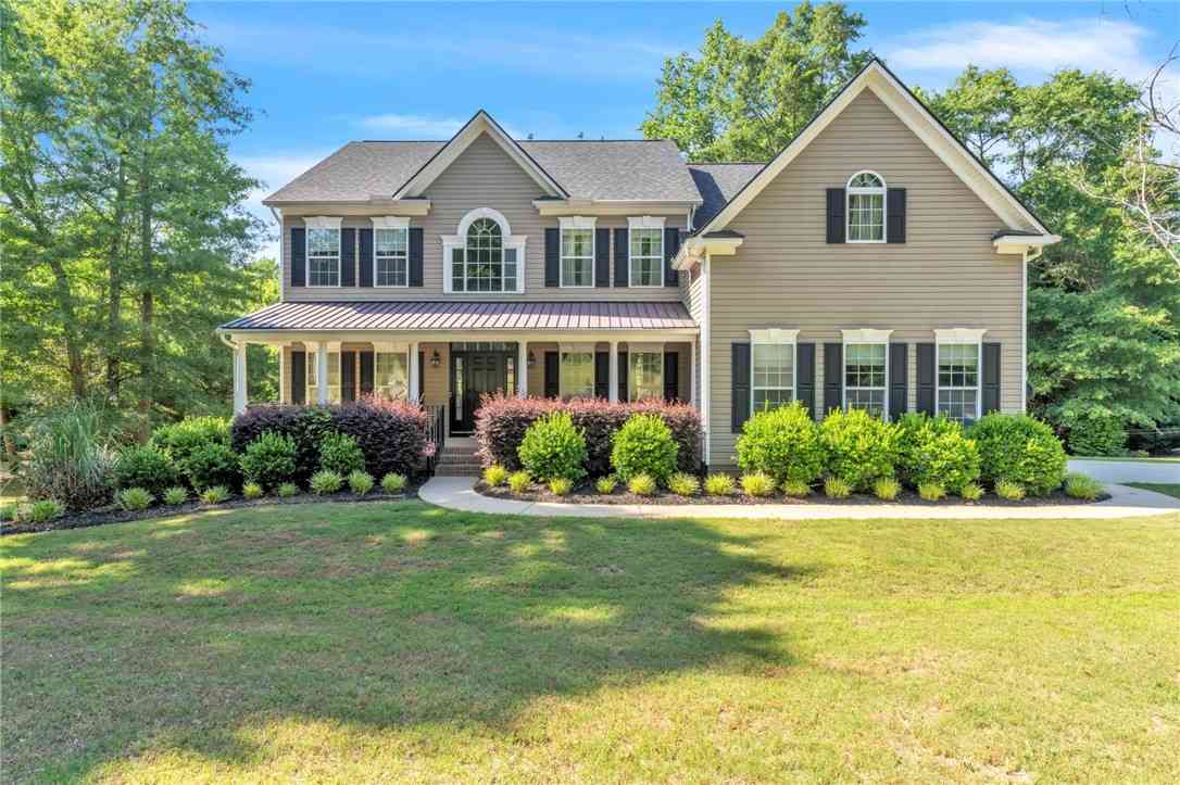 Homes For Sale - 10 Modesto Lane<br/> Simpsonville, SC 29681