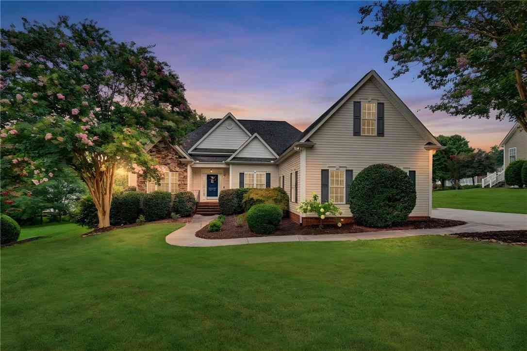 Homes For Sale - 109 New Haven Court<br/> Easley, SC 29640